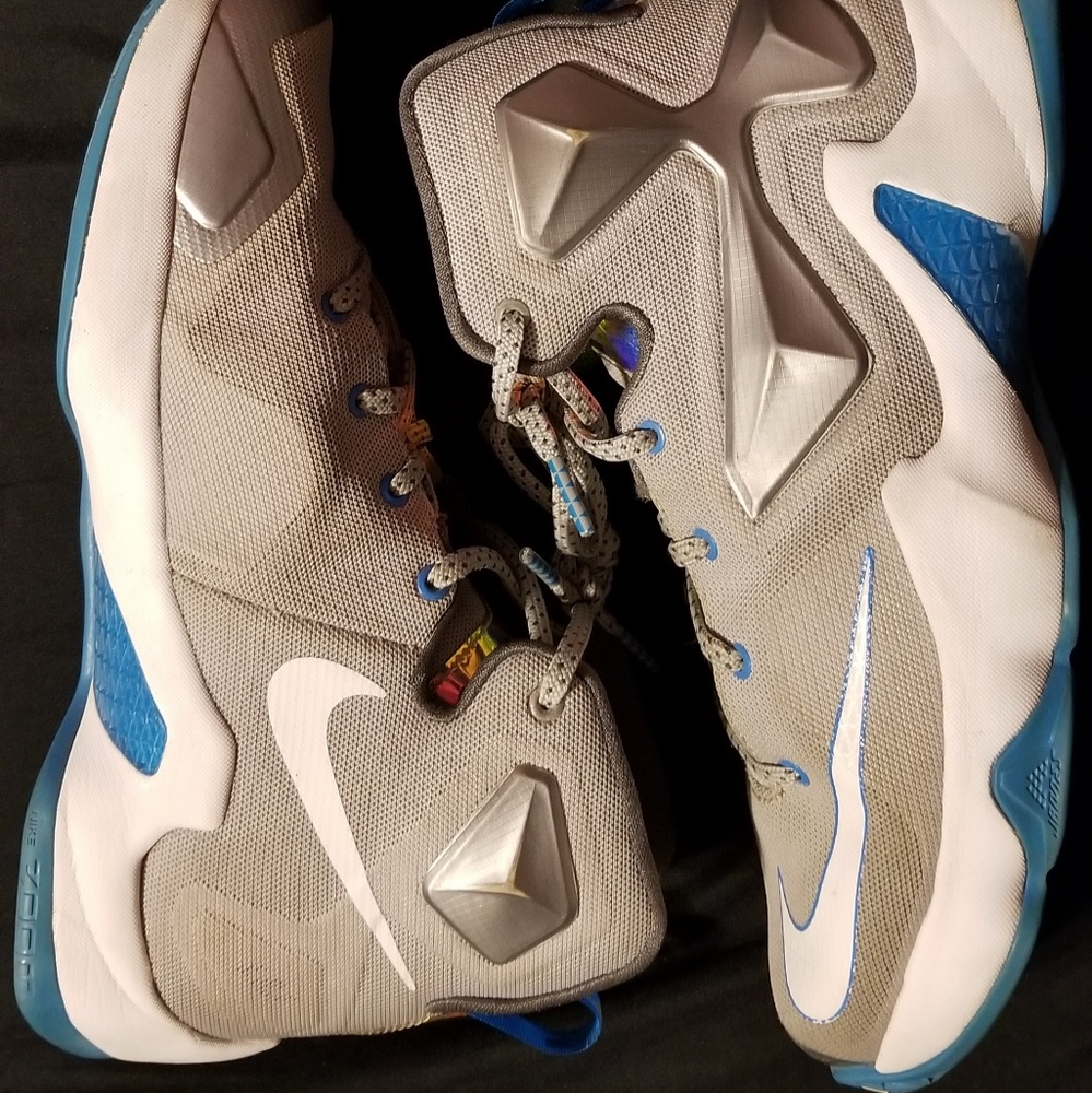 Youth LeBron XIII Size 6Y